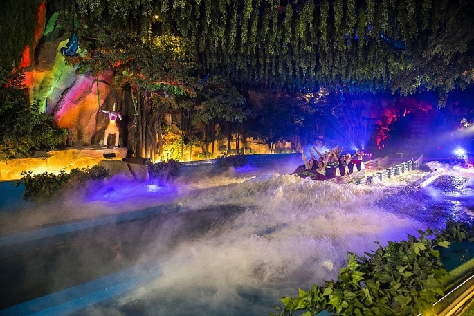 Tata world River adventure – Trò chơi thuyền nước bóng tối tại VinWonders Nha Trang
