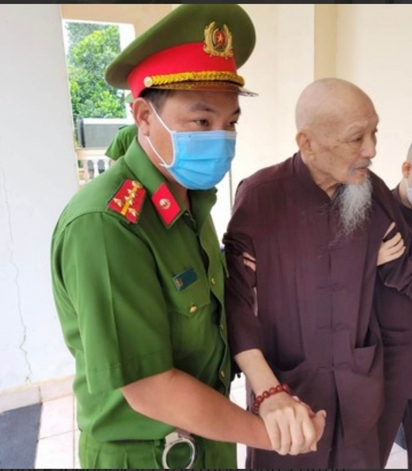 Bị cáo Lê Tùng Vân (90 tuổi) đã bị bắt giam