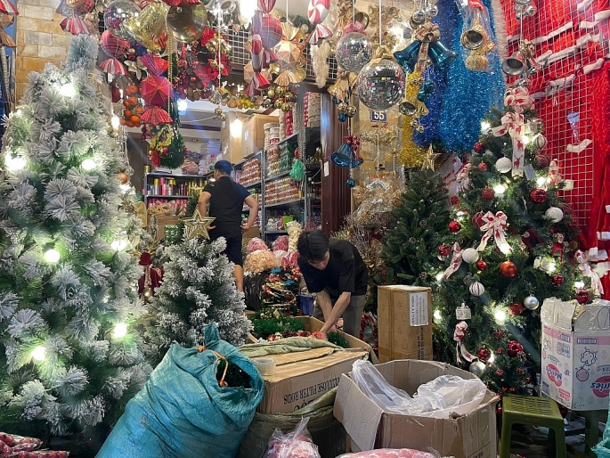 Phố phường Hà Nội ngập tràn không khí Giáng sinh