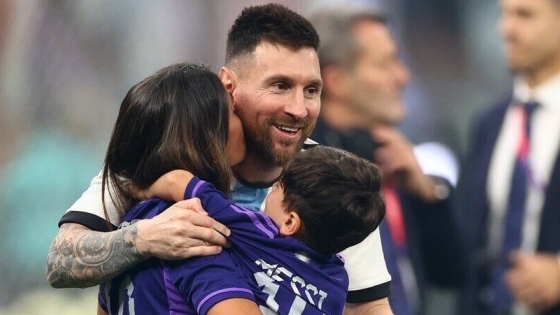 Lên đỉnh bóng đá thế giới, Messi vẫn nhớ nhiệm vụ chụp ảnh cho "nóc nhà"