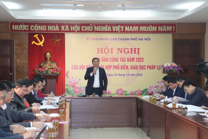 Đồng chí Lê Hồng Sơn – Phó Chủ tịch Thường trực UBND TP Hà Nội– Chủ tịch Hội đồng phối hợp PBGDPL TP phát biểu tại Hội nghị