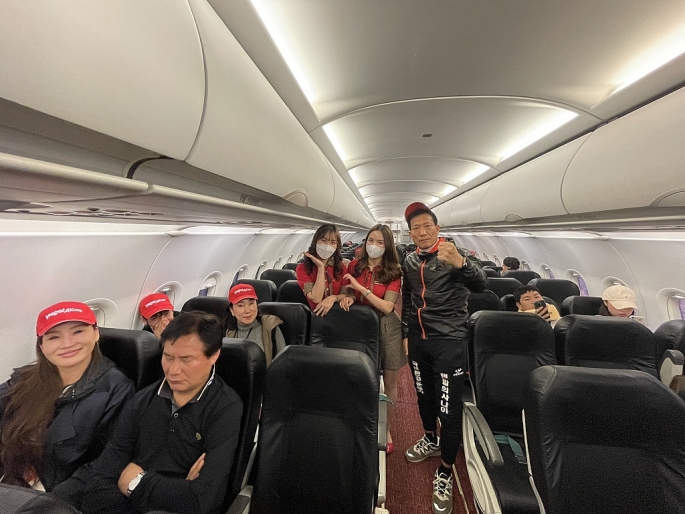 Hành khách trên chuyến bay đầu tiên trở lại giữa Đà Lạt và Seoul 2