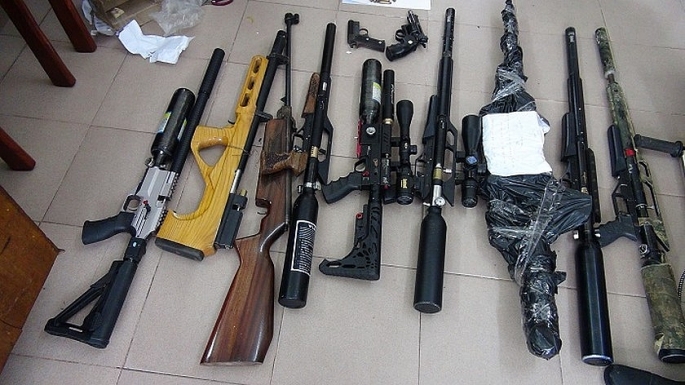 Số vũ khí, công cụ hỗ trợ được phát hiện tại nơi ở của Thái.