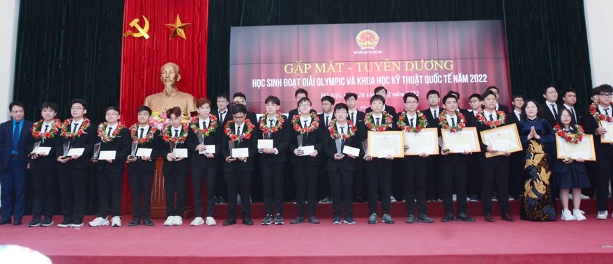 Tuyên dương học sinh đoạt giải Olympic và Khoa học Kỹ thuật quốc tế năm 2022