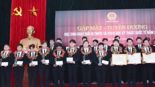 Tuyên dương học sinh đoạt giải Olympic và Khoa học Kỹ thuật quốc tế năm 2022