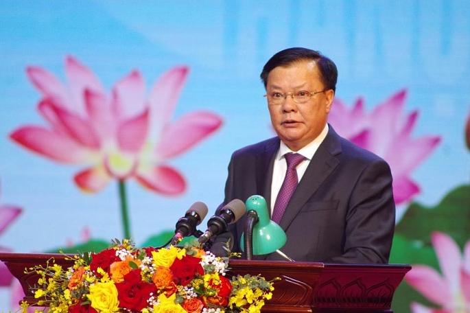 Bí thư Thành ủy Hà Nội Đinh Tiến Dũng trình bày diễn văn tại Lễ kỷ niệm.