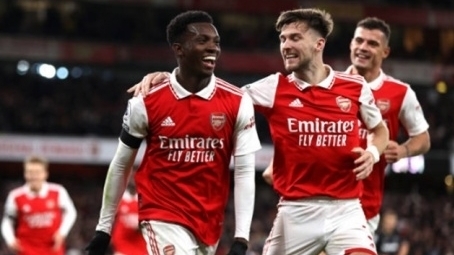 Ngược dòng ấn tượng, Arsenal xây chắc ngôi đầu Premier League