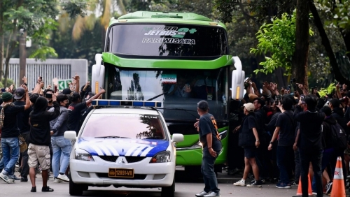 CĐV Indonesia tấn công xe buýt chở đội tuyển Thái Lan