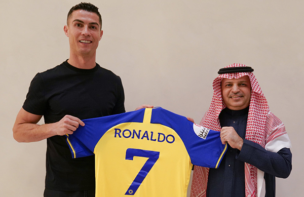 Ronaldo chính thức có bến đỗ mới với mức lương cực "khủng"