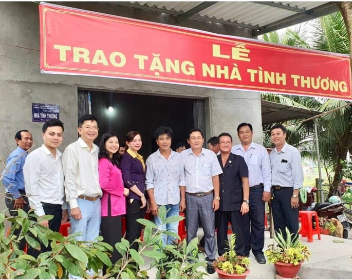 Trao nhà tình thương cho hộ có hoàn cảnh khó khăn tại xã Bình Tinh Đông