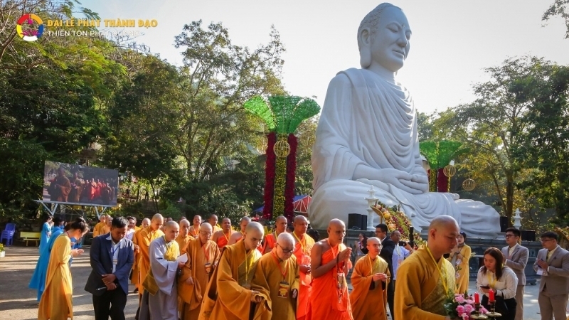 Hơn 55.000 Phật tử trong và ngoài nước về dự Đại lễ Đức Phật Thành Đạo năm 2022 tại Thiền tôn Phật Quang