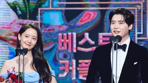 YoonA và Lee Jong Suk giành giải cặp đôi đẹp nhất MBC Drama Awards 2022