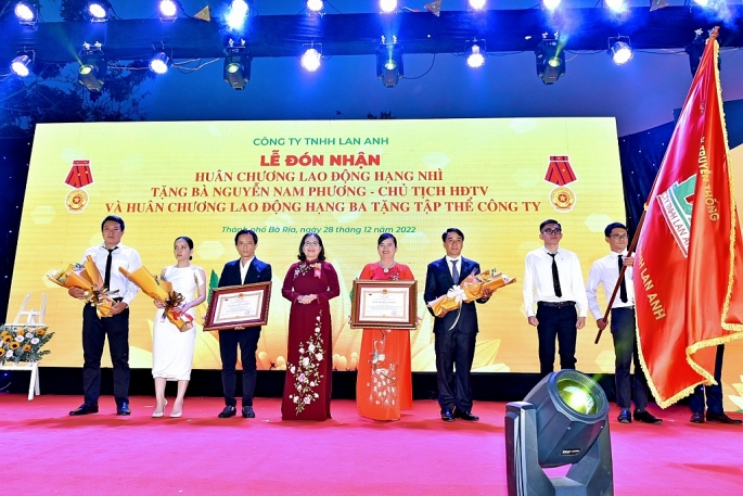 Doanh nhân Nguyễn Nam Phương vinh dự đón nhận Huân chương Lao động hạng Nhì