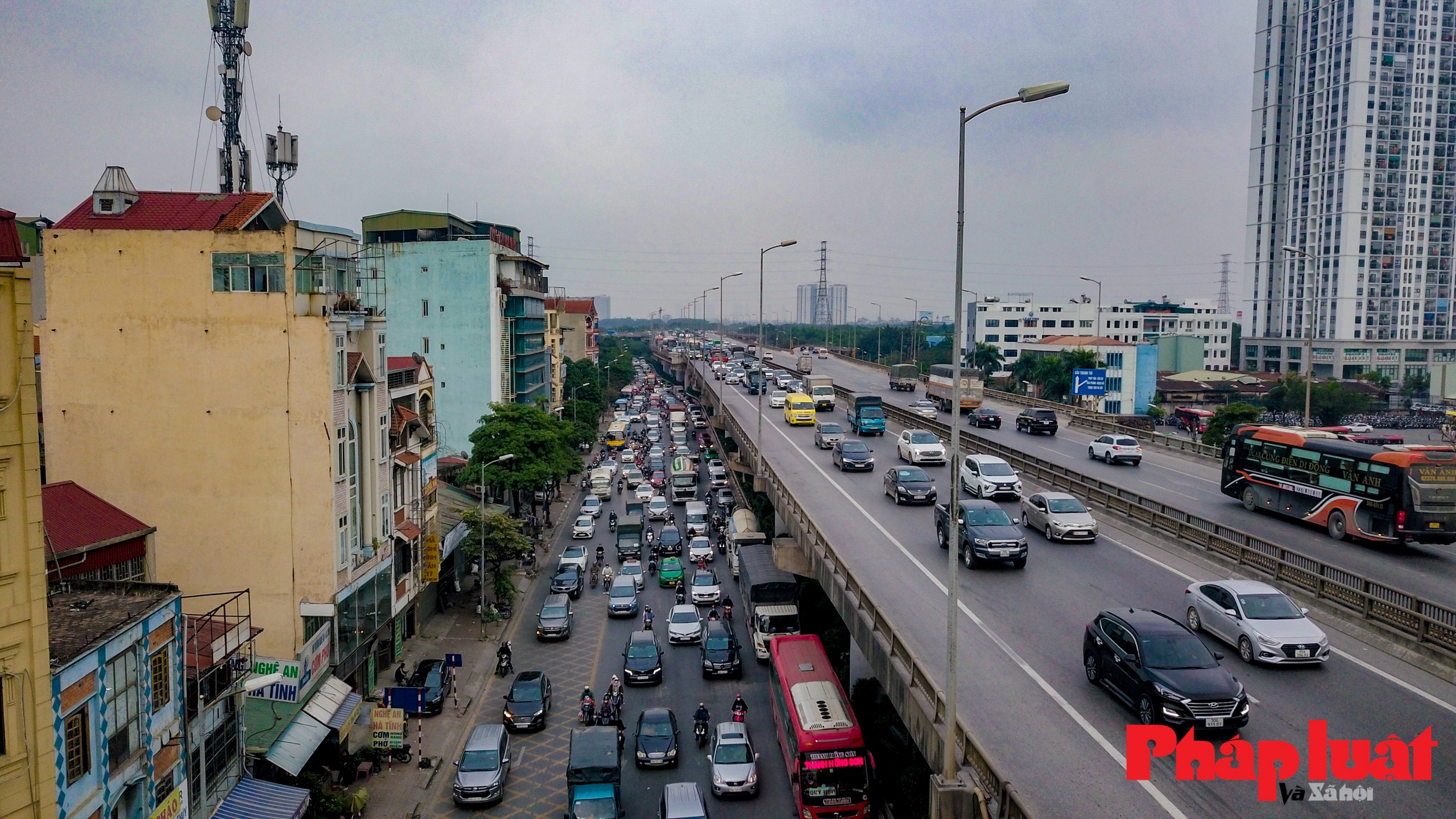 Hà Nội: Ùn tắc kéo dài, xe trả khách ngay trên cao tốc ngày cuối nghỉ Tết Dương lịch 2023