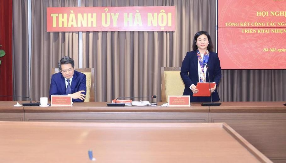 Phó Bí thư Thường trực Thành ủy Hà Nội Nguyễn Thị Tuyến phát biểu tham luận tại điểm cầu Thành uỷ Hà Nội.