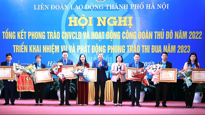 Xây dựng đội ngũ công nhân và tổ chức công đoàn vững mạnh