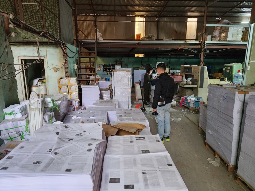 Hà Nội: Thủ đoạn tinh vi của các đối tượng tổ chức in ấn để đưa ra thị trường 100 tấn sách giả
