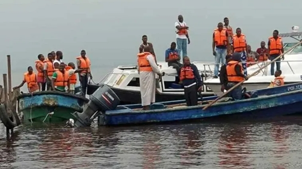 Tàu chở quá tải bị đắm trên sông, hàng chục người chết và mất tích