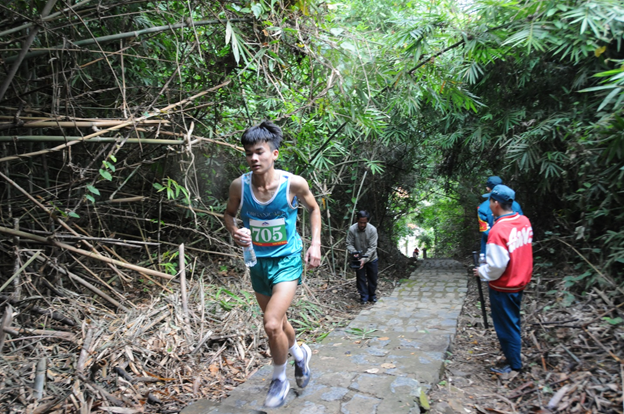 Điểm đua tại khu vực dốc núi Bà Rá đặt ra thử thách về sức bền cho các VĐV