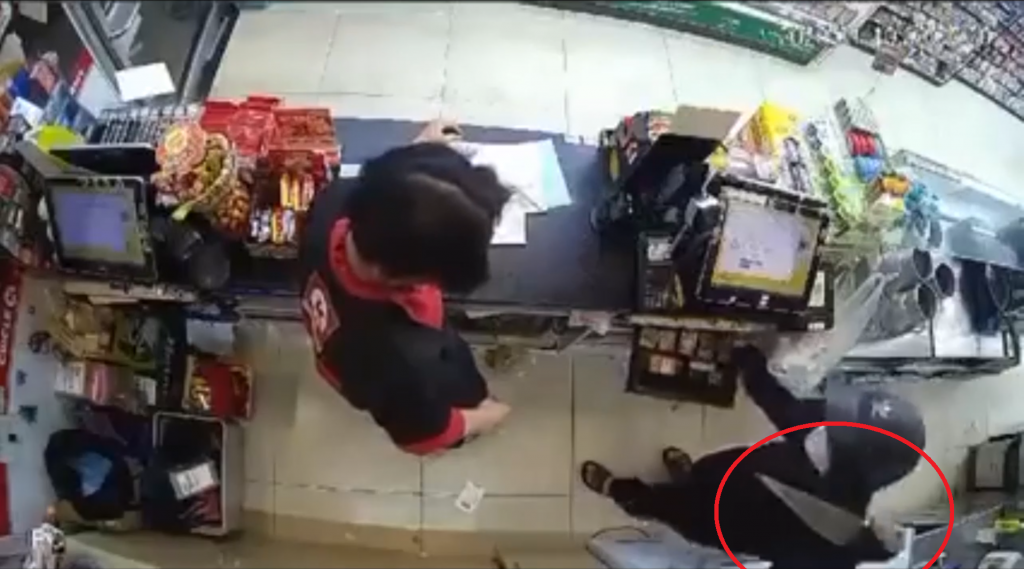 Đối tượng mang theo dao bầu gây ra 4 vụ cướp cửa hàng tiện lợi trong đêm