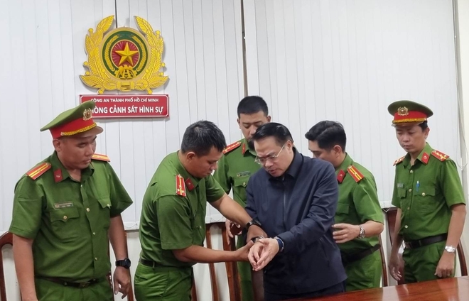 Cục trưởng Cục Đăng kiểm Việt Nam bị cáo buộc nhận tiền "chung chi" hàng tháng