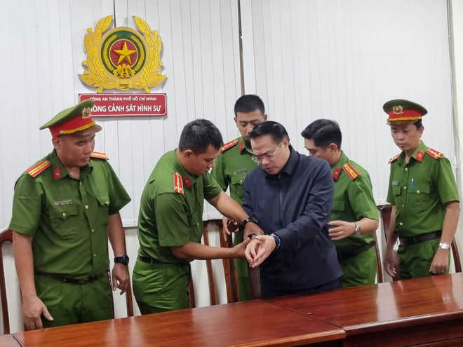 Cục trưởng Cục Đăng kiểm Việt Nam bị cáo buộc nhận tiền 