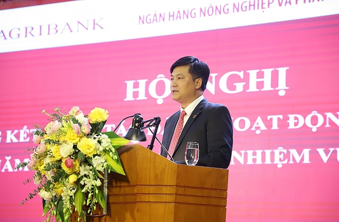 Đồng chí Phạm Toàn Vượng - Phó Bí thư Đảng ủy, Thành viên HĐTV, Tổng giám đốc báo cáo đánh giá kết quả hoạt động kinh doanh năm 2022 và triển khai nhiệm vụ kinh doanh năm 2023