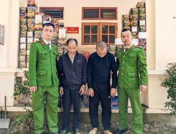 Nghệ An: Tạm giữ 2 đối tượng liên quan 4 tạ pháo nổ