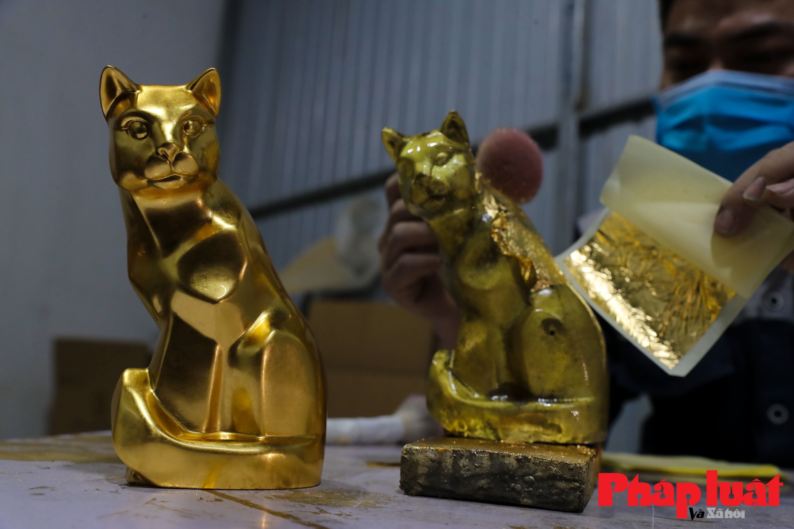 Mèo dát vàng 24K linh vật Tết Quý Mão
