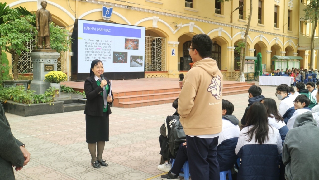 Luật sư Hà Nội tuyên truyền phòng, chống pháo nổ cho học sinh