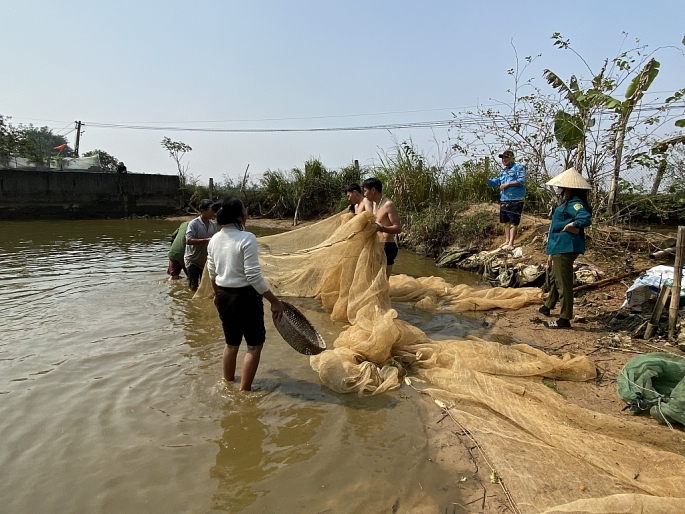 Phong tục bắt cá vào dịp Tết đến ở Ngọ Thượng đã có từ lâu đời và đến nay vẫn được gìn giữ ở làng quê này. 