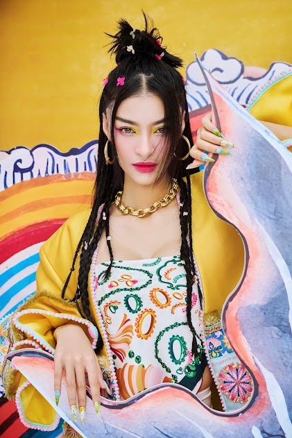 Lona Kiều Loan tung bộ ảnh Tết đầy màu sắc mang tên “Á”