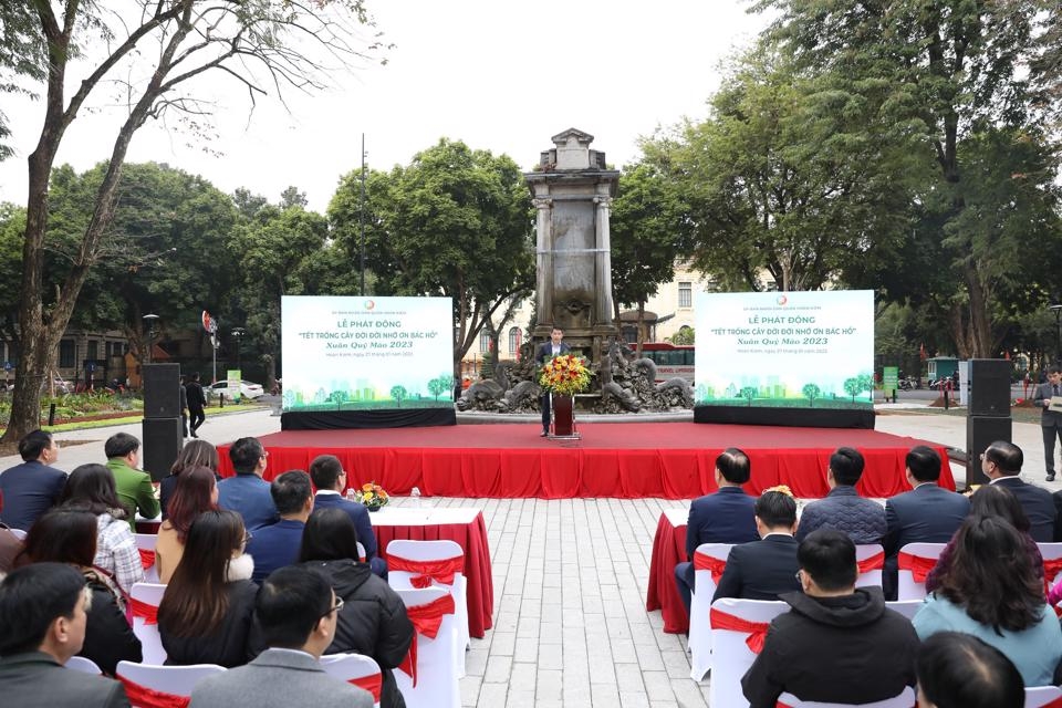 Chủ tịch HĐND TP Nguyễn Ngọc Tuấn dự Tết trồng cây tại quận Hoàn Kiếm