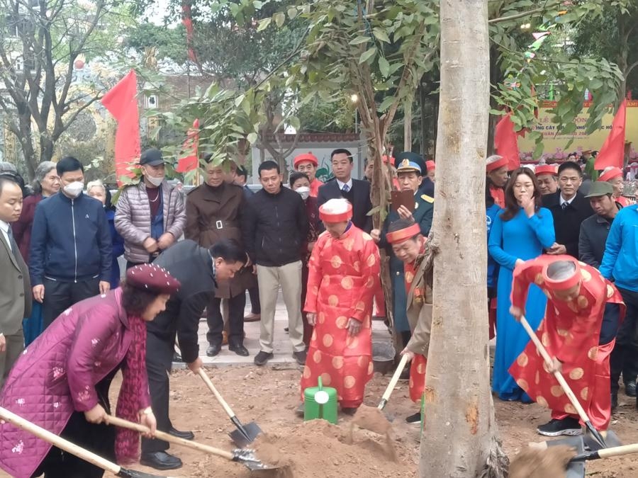 Bí thư Thành ủy Đinh Tiến Dũng tham dự “Tết trồng cây” tại Hoàng Mai