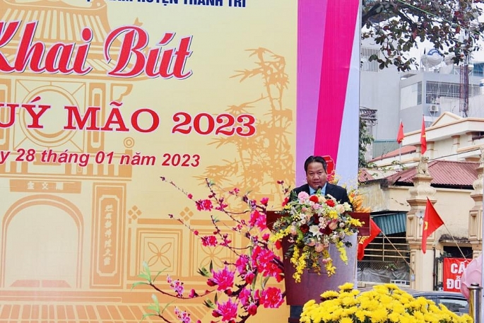 Chủ tịch UBND huyện Thanh Trì Nguyễn Tiến Cường phát biểu tại lễ khai bút  Xuân Quý Mão 2023. Ảnh: Hoàng Quyết