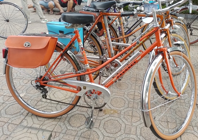Gần như những hãng xe đạp phổ biến từng được sử dụng ở Việt Nam đều được ông Ngôn đem đến không gian trưng bày.