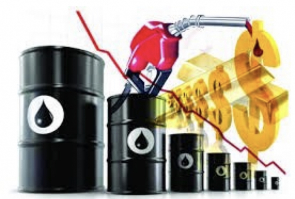 Giá xăng dầu hôm nay 31/1: Thế giới giảm, trong nước tăng trái chiều