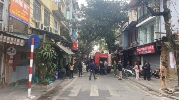 Nhanh chóng dập tắt đám cháy nhà dân trên phố cổ Hà Nội
