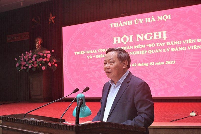 Phó Bí thư Thành ủy Nguyễn Văn Phong phát biểu kết luận hội nghị.