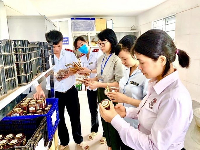 Công tác bảo đảm vệ sinh an toàn thực phẩm nông lâm thủy sản trên địa bàn Hà Nội ngày càng được đẩy mạnh.