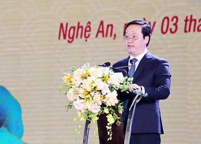 Chủ tịch UBND tỉnh Nghệ An Nguyễn Đức Trung trình bày diễn văn khai mạc lễ 