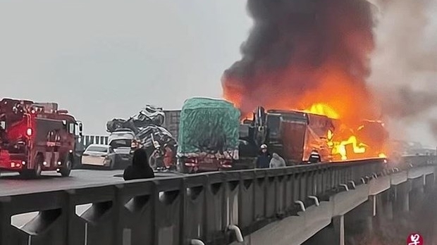 Tai nạn liên hoàn trên đường cao tốc, nhiều người thiệt mạng