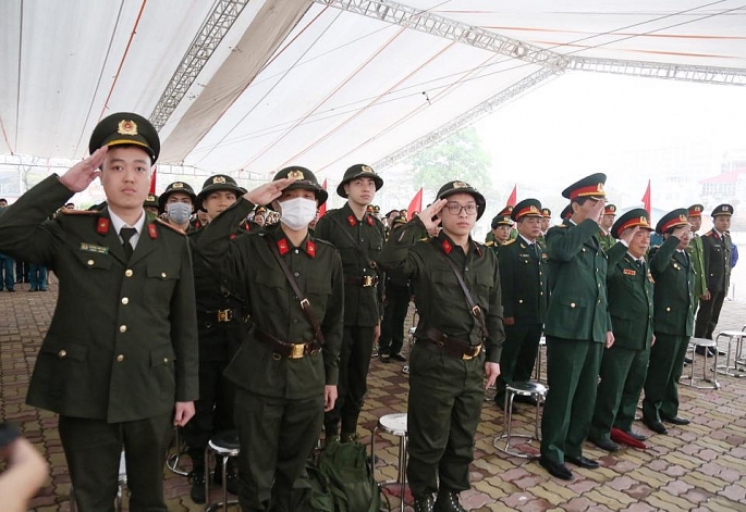 Các tân binh thuộc quận Ba Đình trong lễ giao nhận quân năm 2023. 
