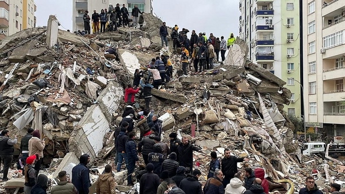 Trận động đất ở Thổ Nhĩ Kỳ và Syria gây ra hàng loạt đống đổ nát, trong khi số người tử vong vẫn tăng