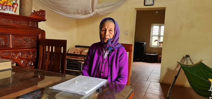 Bà Nguyễn Thị Toan, vợ liệt sỹ Nguyễn Nhật Phần mong muốn giữ lại thửa đất để thờ cúng tổ tiên, liệt sỹ
