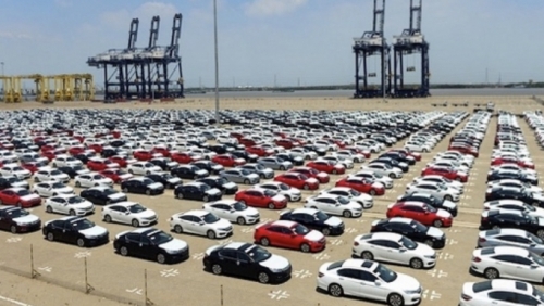 Xe ô tô nhập khẩu sôi động nhưng sức mua giảm