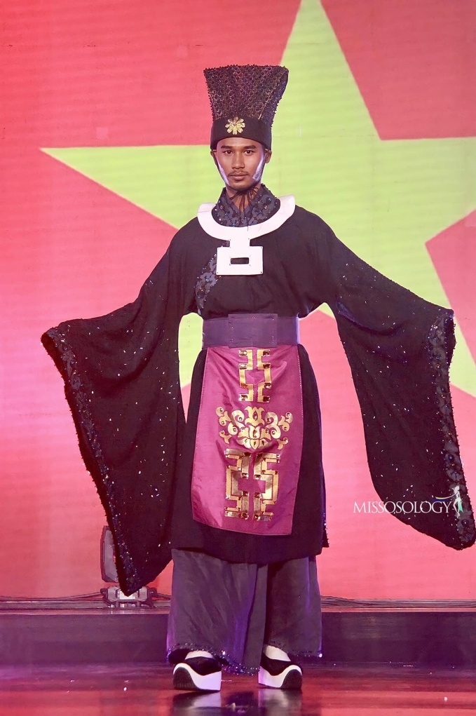 Nam vương Toàn cầu: Đại diện Việt Nam mặc trang phục dân tộc gây tranh cãi, người trong cuộc nói gì?