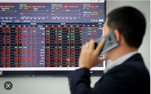 Chứng khoán 14/2: Chỉ số tiếp tục lao dốc trong khi nhiều cổ phiếu có dấu hiệu phục hồi