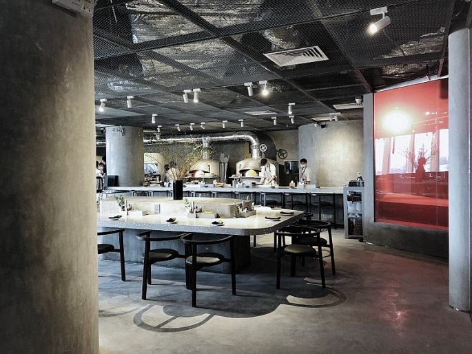 Không gian hẹn hò sang trọng, ngọt ngào với trải nghiệm ẩm thực khó quên theo phong cách “art gallery” tại Pizza 4P’s Phạm Ngọc Thạch