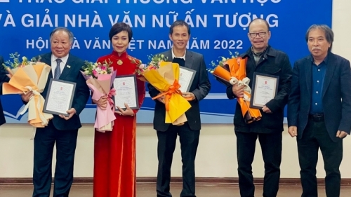 Những tác phẩm nào được trao Giải thưởng Văn học năm 2022?